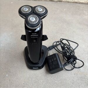 Philips NORELCO SensoTouch 3D Electric Razor 1250X Gyroflex Charger Stand Tested